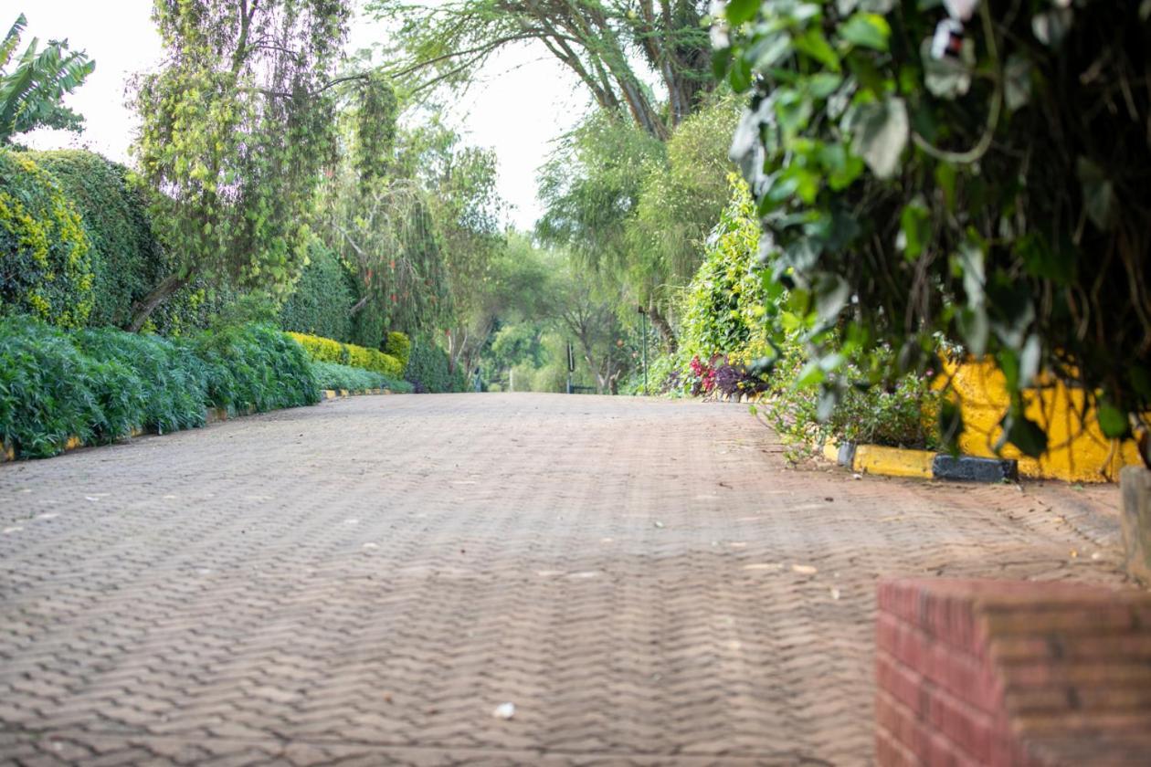 Gatimene Gardens Hotel Meru Kültér fotó